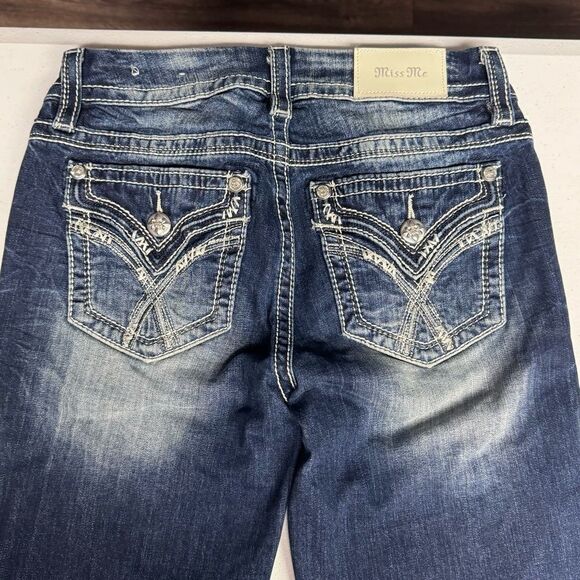 Miss Me women’s denim Jean shorts Mid-rise Bermuda size 26 - Picture 2 of 5